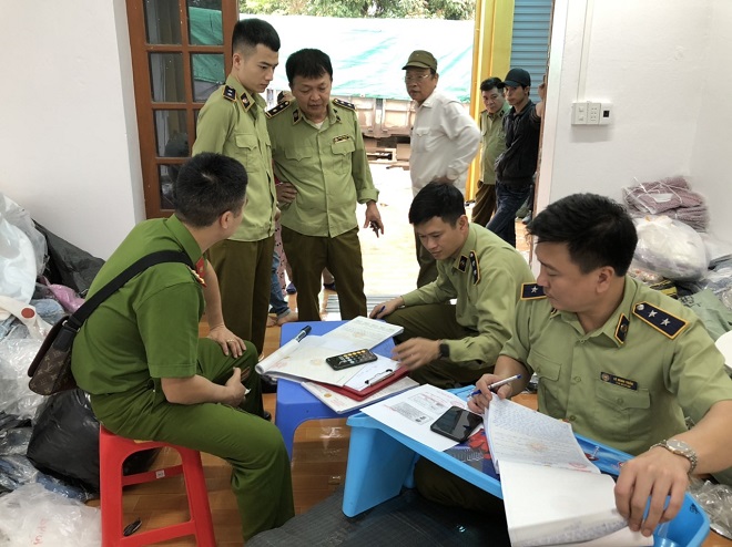 Thái Nguyên: Thu giữ hàng chục nghìn áo len không rõ nguồn gốc
