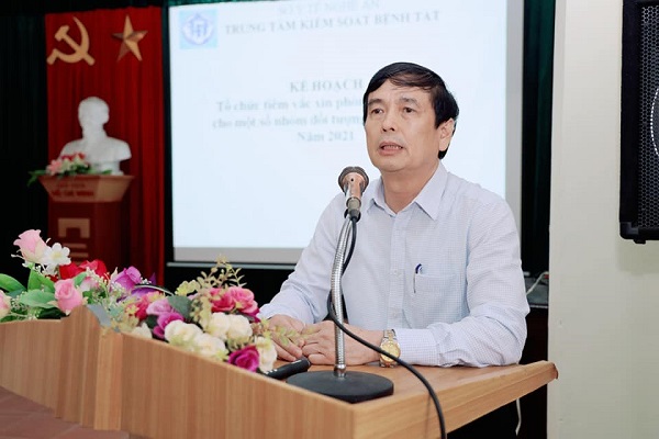 TS Nguyễn Văn Định, Giám đốc Trung tâm kiểm soát bệnh tật tỉnh Nghệ An phát biểu tại buổi tập huấn