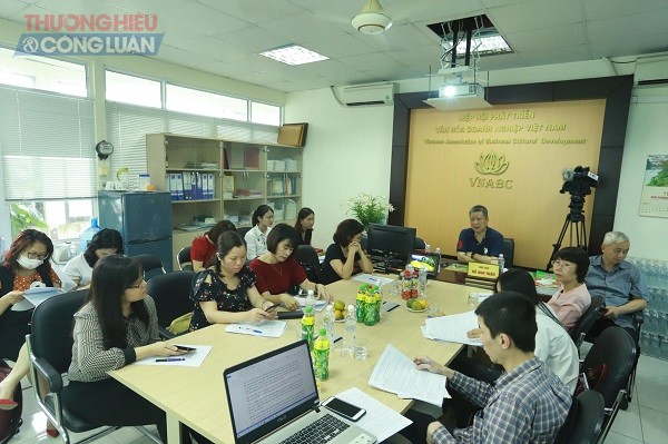 Toàn cảnh buổi họp báo giới thiệu ''Bộ tiêu chí Văn hóa Kinh doanh Việt Nam''.