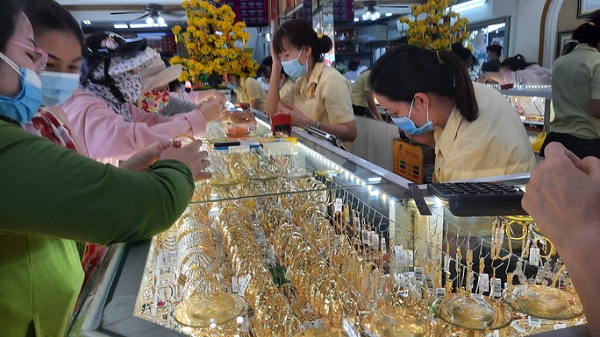 Giá vàng ngày 16/4: Vàng thế giới tăng mạnh