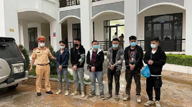 Tạm giữ 6 người nhập cảnh trái phép trên cao tốc Bắc Giang - Lạng Sơn