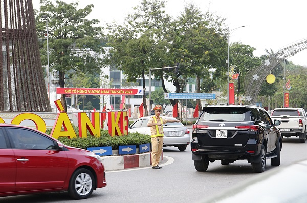 CSGT thành phố Việt Trì phân luồng giao thông