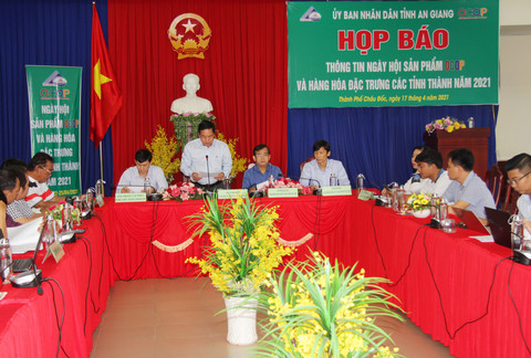 Các ngành chức năng tỉnh An Giang thông tin về ngày hội sản phẩm OCOP tại buổi họp báo