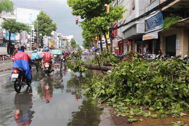 Dự báo thời tiết 17/4: Miền Bắc mưa to, đề phòng gió giật