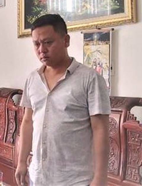 Công an TP. Đà Nẵng tống đạt quyết định khởi tố bị can, thực hiện lệnh bắt tạm giam 4 tháng đối với Nguyễn Lâm X. (37 tuổi, trú quận Sơn Trà)