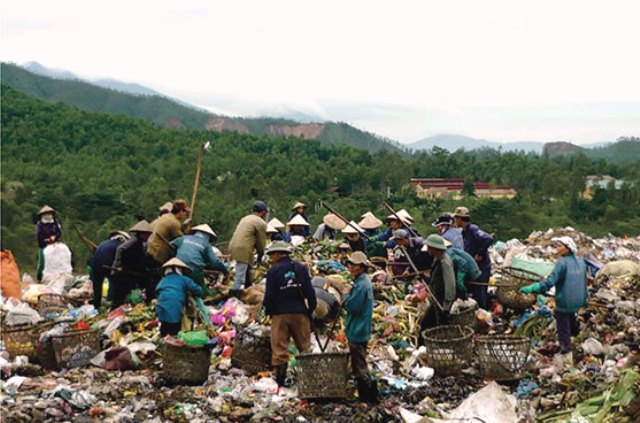 Bãi rác Khánh Sơn (TP. Đà Nẵng). Bãi rác Khánh Sơn (TP. Đà Nẵng).