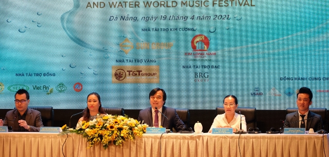 Quang cảnh buổi họp báo. Quang cảnh buổi họp báo.