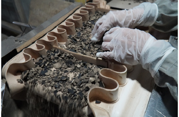 Sản phẩm bột thạch đen chuẩn bị đóng bao, đem đi tiêu thụ ở thị trường trong nước và xuất khẩu