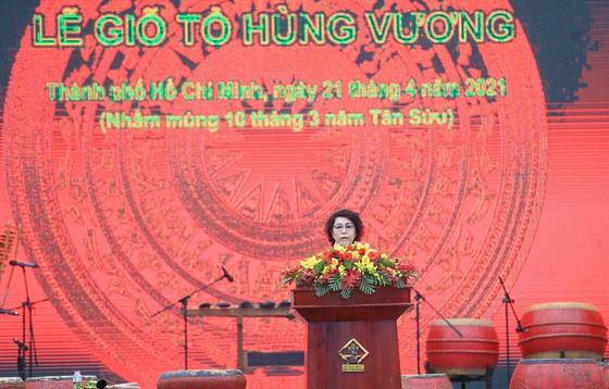 Chủ tịch Ủy ban MTTQ Việt Nam TPHCM Tô Thị Bích Châu phát biểu tại buổi lễ. Ảnh: DŨNG PHƯƠNG