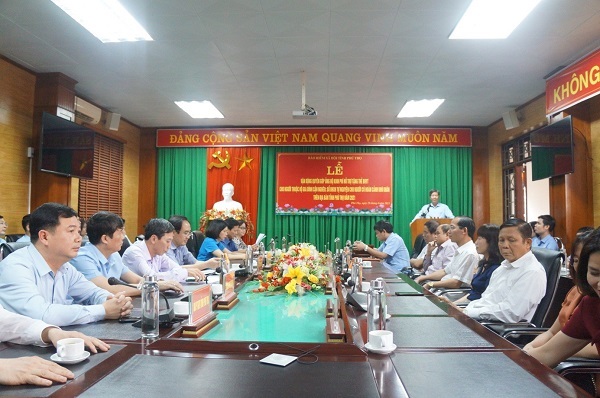 Ngành Y tế Phú Thọ ủng hộ gần 1 tỷ đồng hỗ trợ tặng thẻ BHYT cho các hộ cận nghèo