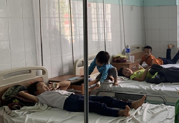 Đắk Nông: Sau khi đi ăn tiệc cưới, hơn 100 người đau bụng nhập viện cấp cứu