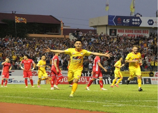 Sân Thanh Hóa bán vé trở lại sau “cơn sốt” HAGL, tiền bán vé sẽ dành làm từ thiện