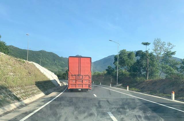 Đường dẫn v&agrave;o hầm đường bộ Hải V&acirc;n2