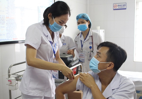 Phú Thọ: Hơn 1.000 người được tiêm vắc xin phòng COVID -19