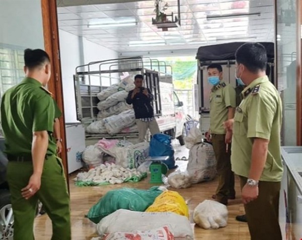 An Giang: Thu giữ hơn 3.000 kg chả đòn chay không rõ nguồn gốc xuất xứ