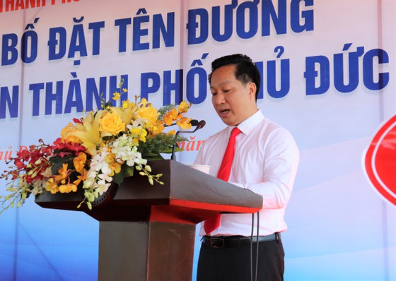 Chủ tịch UBND TP Thủ Đức Hoàng Tùng phát biểu tại lễ gắn tên đường. Ảnh: Thái Phương