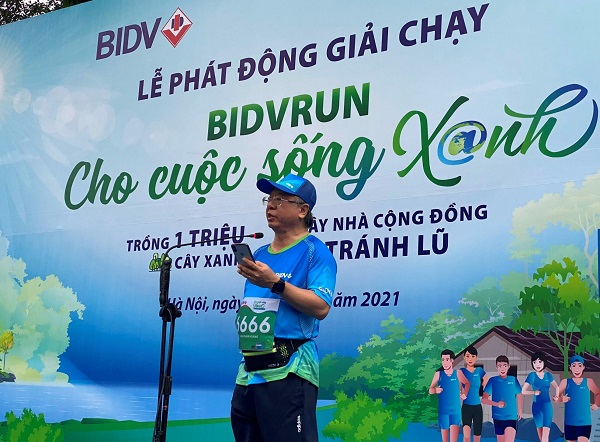 Ông Trần Xuân Hoàng, UVHĐQT BIDV, Chủ tịch Công đoàn, Trưởng ban Tổ chức giải chạy phát biểu