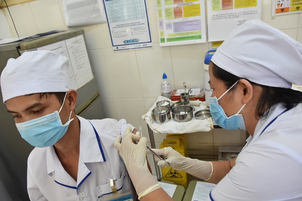 Đã có 318.792 người Việt Nam tiêm vắc xin phòng Covid-19