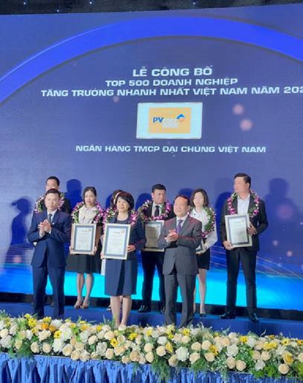 PVcomBank được vinh danh tại Lễ công bố Top 500 Doanh nghiệp tăng trưởng nhanh nhất Việt Nam năm 2021