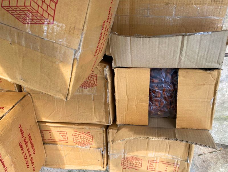 1.200 thùng me lột vỏ có chữ nước ngoài (trọng lượng khoảng 10 tấn) vừa bị lực lượng chống buôn lậu An Giang phát hiện và bắt giữ