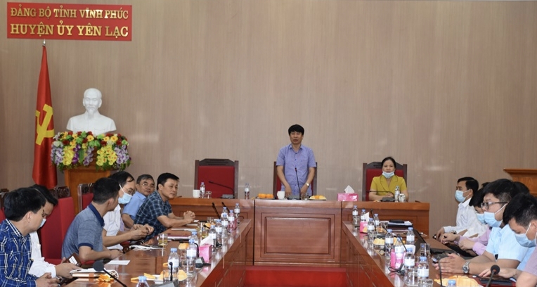 Bí thư Huyện ủy Yên Lạc Nguyễn Khắc Hiếu phát biểu tại buổi gặp mặt.