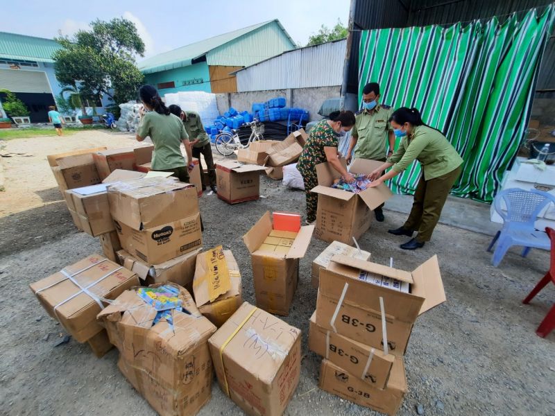 Lực lượng chức năng tỉnh An Giang tạm giữ lượng lớn đồ chơi Rubik và thực phẩm chưa xuất trình được giấy tờ hợp pháp