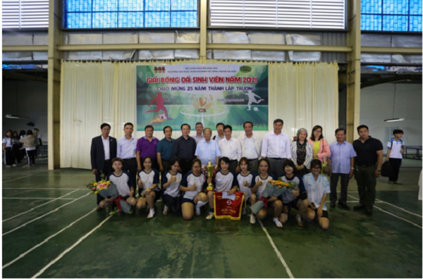 Bế mạc giải bóng đá nam, nữ Trường Đại học Kinh doanh và Công nghệ Hà Nội năm 2021