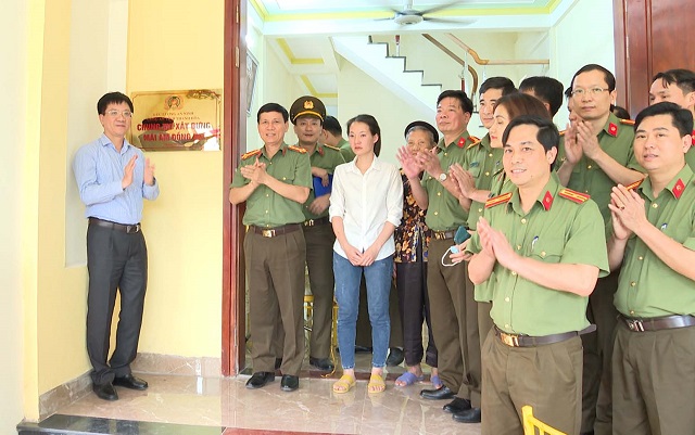 Công an Thanh Hóa: Tổ chức lễ trao tặng mái ấm đồng đội