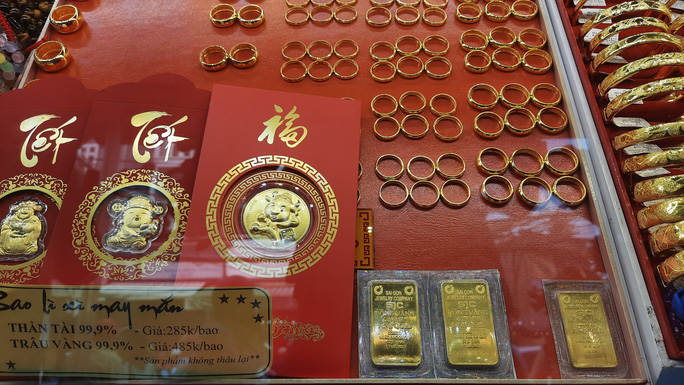 Giá vàng ngày 2/5: Kết thúc tuần giảm theo vàng thế giới