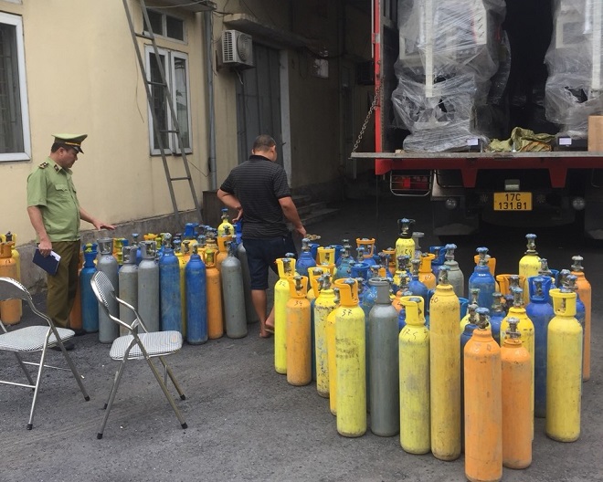 Hà Tĩnh: Thu giữ số lượng lớn "khí cười" không rõ nguồn gốc xuất xứ