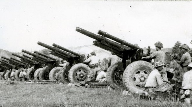 2. Lựu pháo mặt đất của Việt Nam trong Chiến dịch Điện Biên Phủ (Ảnh tư liệu)