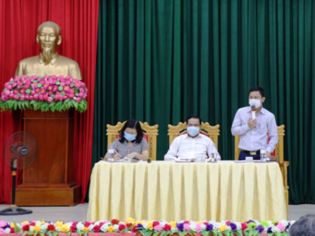 Ông Võ Trọng Hải, Chủ tịch UBND tỉnh Hà Tĩnh, chủ trì cuộc họp sau khi xuất hiện 2 ca bệnh Covid-19 trong cộng đồng