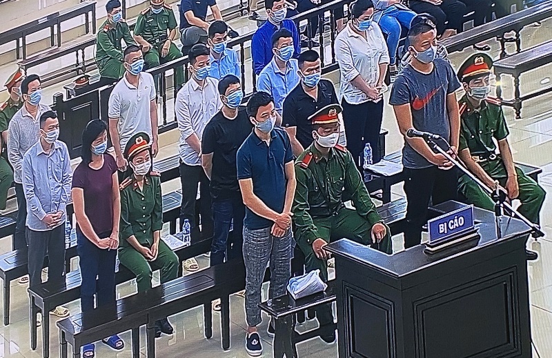 Xét xử vụ buôn lậu tại Công ty Nhật Cường: Đình chỉ vụ án với bị cáo đã tử vong, 14 bị cáo khác hầu tòa