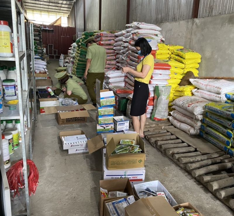Quản lý thị trường Hà Giang phát hiện gần 4.000 sản phẩm thuốc bảo vệ thực vật hết hạn sử dụng