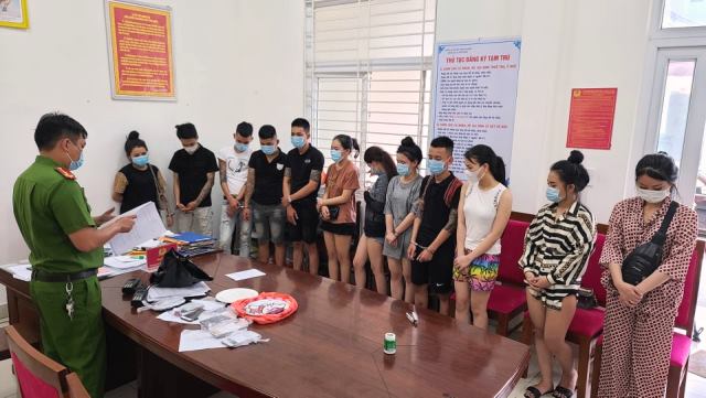 Đà Nẵng: Đột kích khách sạn, bắt 9 dân chơi và kiều nữ mở “tiệc” giữa dịch Covid-19