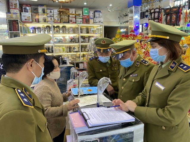 Hà Tĩnh: Phát hiện nhiều vi phạm trong kinh doanh thiết bị điện, điện tử