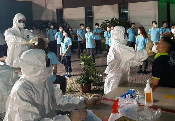 Phú Thọ: Lấy mẫu xét nghiệm Covid-19 hơn 2.000 công nhân Namuga