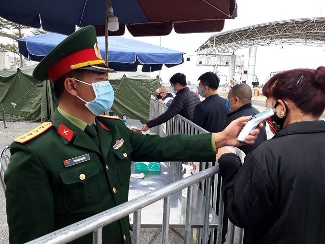 kiểm soát dịch tại Chốt số 3, điểm sau Trạm thu phí cao tốc Hải Phòng - Hà Nội, nhánh xuống đường 353, quận Dương Kinh, Hải Phòng.