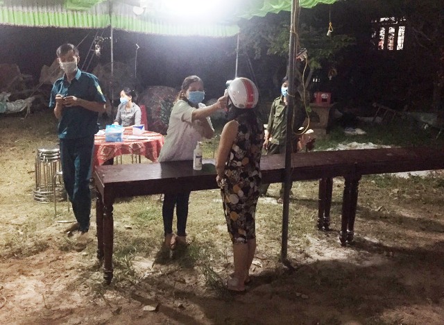 Chốt kiểm soát y tế tại huyện Phong Điền được dựng lên tối 8/5