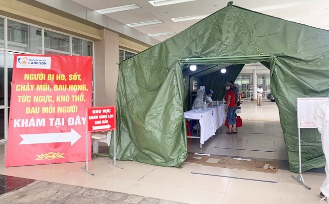 Khu vực khám sàng lọc và phân luồng bệnh nhân tại Bệnh viện Đa khoa tỉnh Lạng Sơn