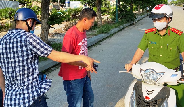 Quận Tây Hồ: Xử phạt 55 trường hợp không đeo khẩu trang, 4 cơ sở kinh doanh vi phạm quy định phòng dịch