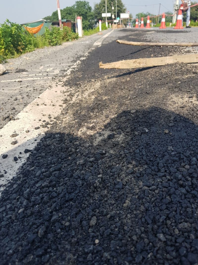 Đan Phượng: Sự cố nứt dọc mặt đê hữu sông Hồng do Công ty thi công ép cọc công trình gây ra