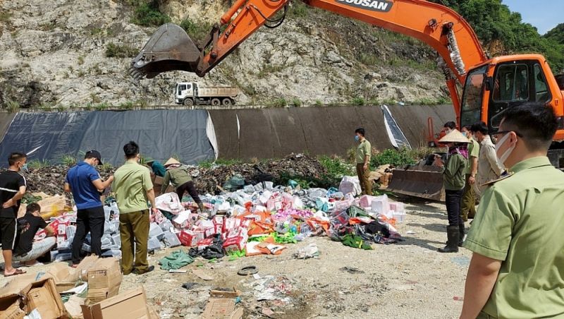 Ninh Bình: Phạt hơn 200 triệu đồng chủ kho hàng giả, hàng nhái