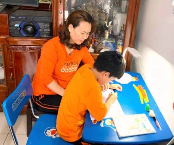 Đà Nẵng:Học sinh tiểu học hoàn thành bài kiểm tra cuối kỳ tại nhà