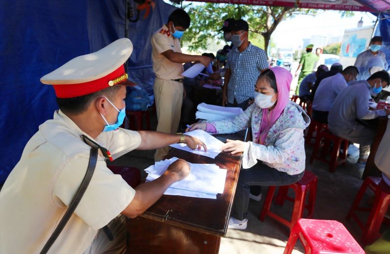 Quảng Nam: Không đeo khẩu trang nơi công cộng 46 người bị phạt 58 triệu đồng