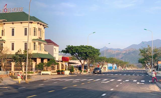 Người dân Khu đô thị Golden Hills, TP. Đà Nẵng hạn chế ra đường khi không có có việc cần thiết để tích cực phòng, chống dịch.