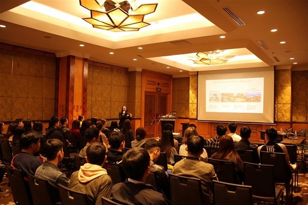 Sinh viên ngành quản trị khách sạn và du lịch thực tập tại Khách sạn Melia Hà Nội