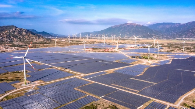 Tổ hợp điện gió - điện mặt trời Trung Nam tại Thuận Bắc, Ninh Thuận.