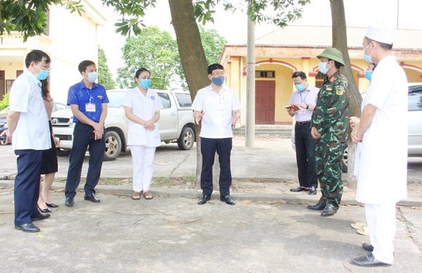 Chủ tịch UBND tỉnh Lê Duy Thành chỉ đạo công tác phòng, chống dịch tại Khu cách ly Trung đoàn 834, Bộ CHQS tỉnh