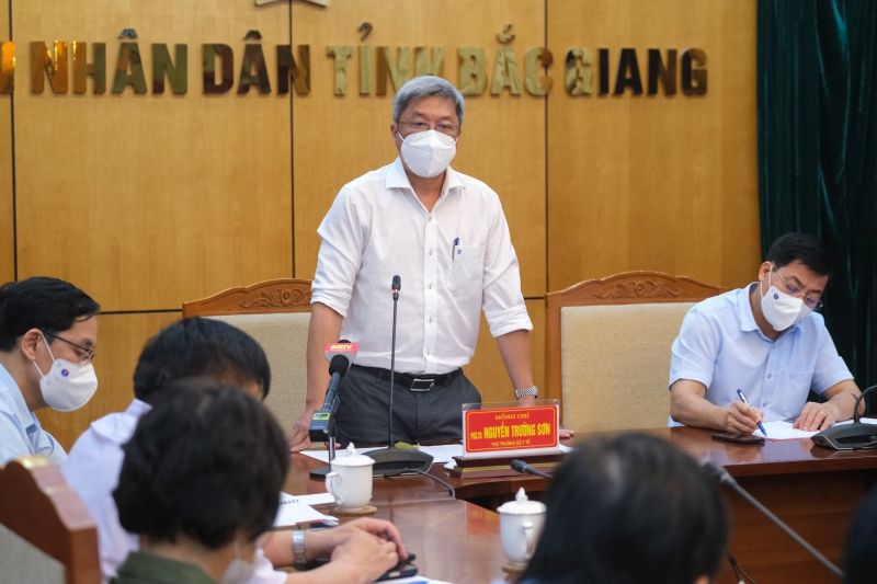 Thứ trưởng Nguyễn Trường Sơn cùng đoàn công tác của Bộ Y tế đã tới Bắc Giang để làm việc với lãnh đạo tỉnh về công tác phòng chống dịch